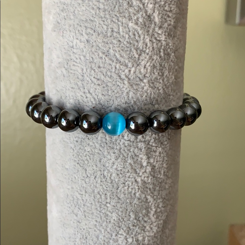 Semi-Precious Hematite beaded bracelet Size M NWOT